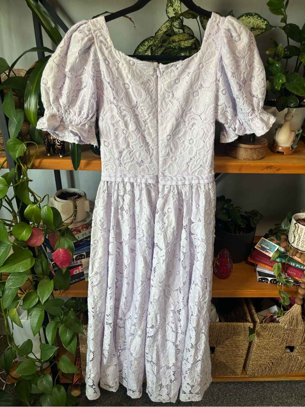 Ivy City Co Lace Midi Dress in Lilac with Puff Sleeves | XS - Picture 6 of 8